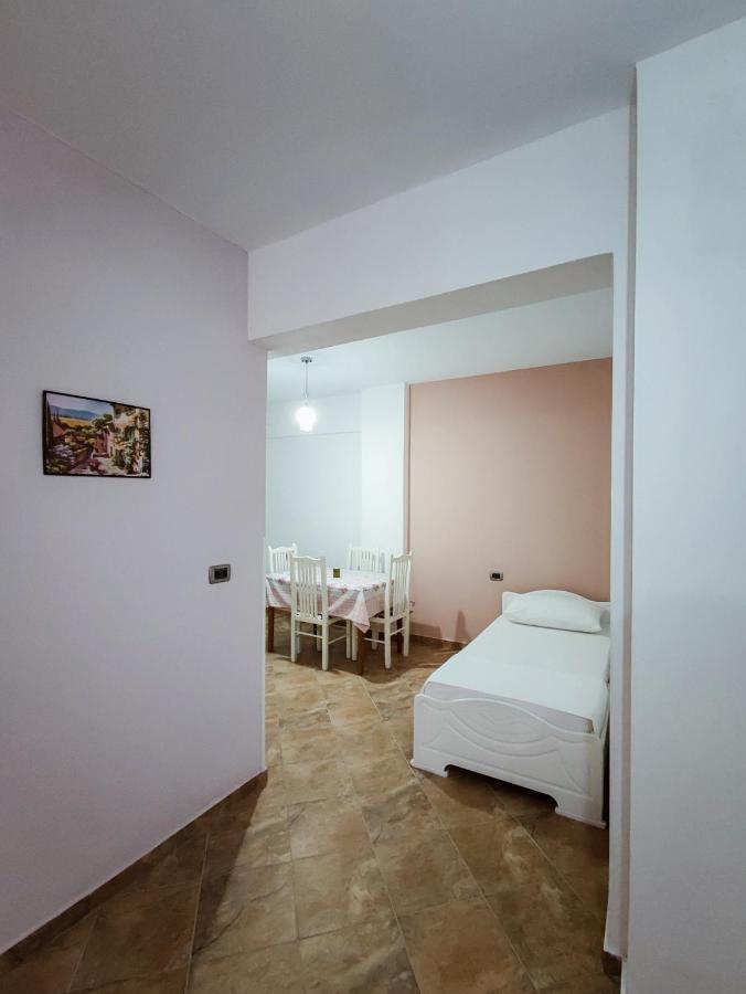 El Rio Apartments Sarande Bagian luar foto
