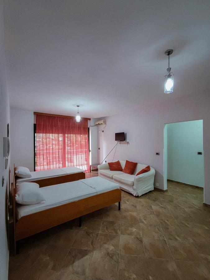 El Rio Apartments Sarande Bagian luar foto