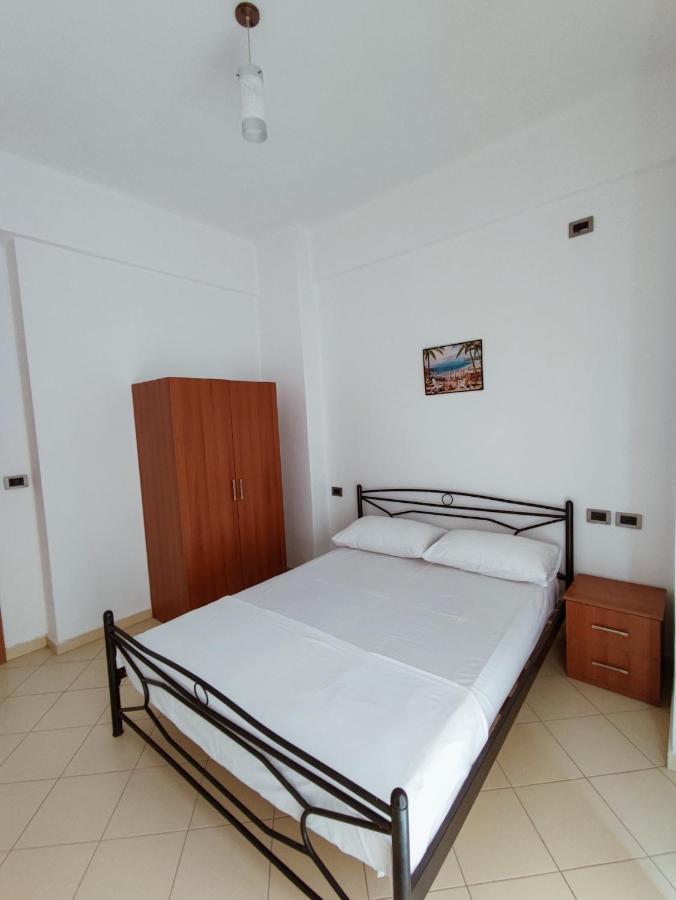 El Rio Apartments Sarande Bagian luar foto