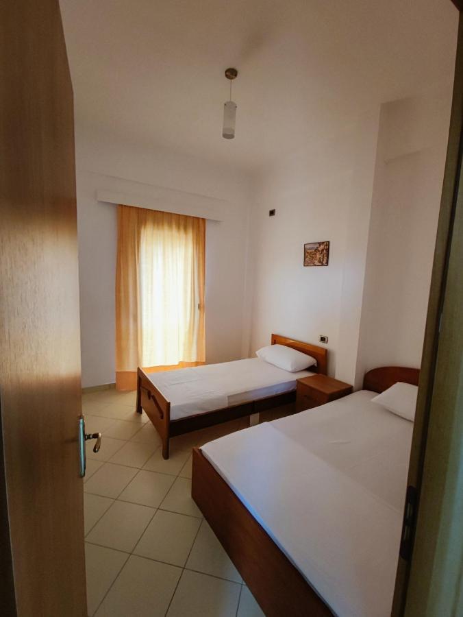 El Rio Apartments Sarande Bagian luar foto