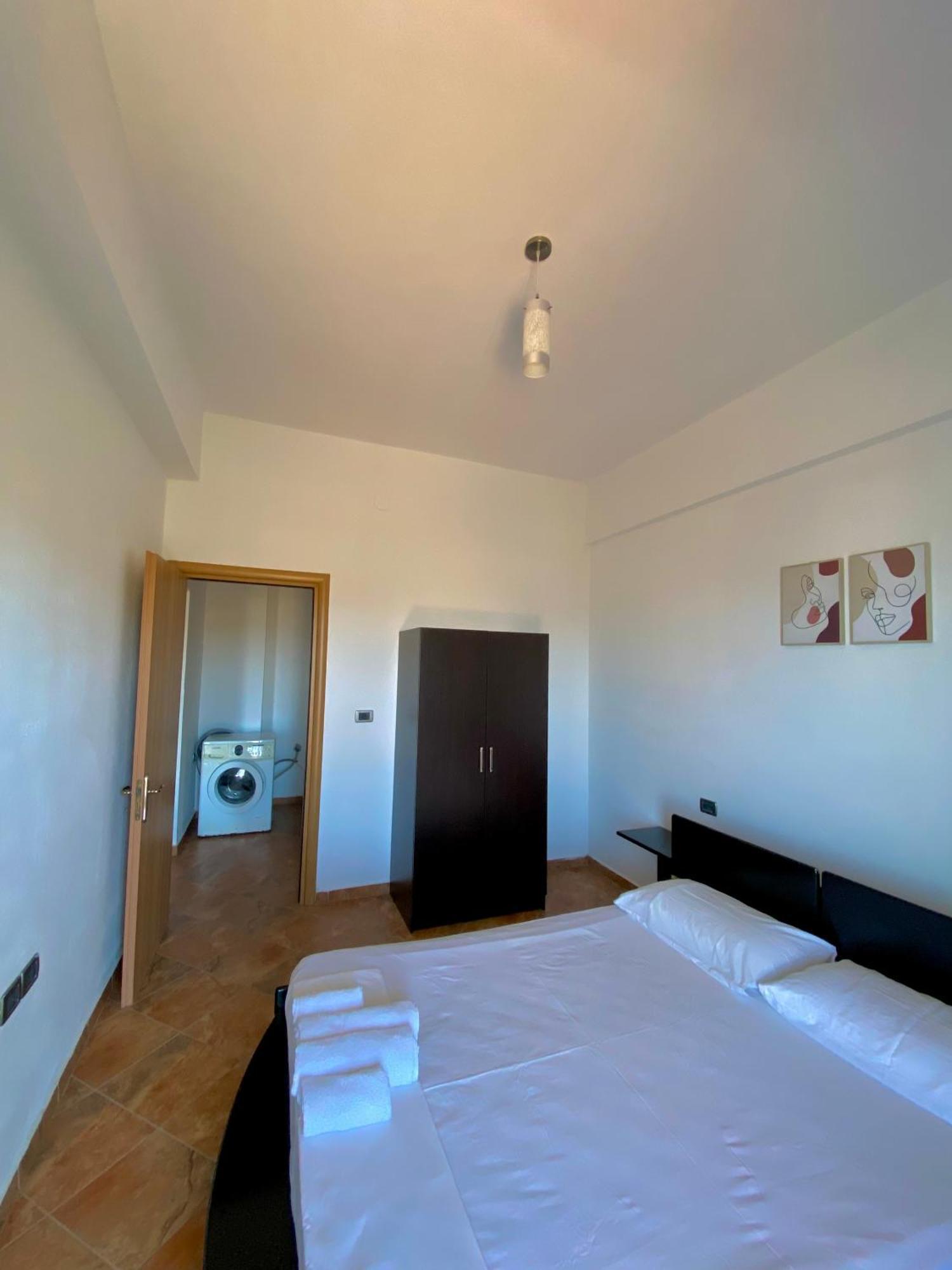 El Rio Apartments Sarande Bagian luar foto