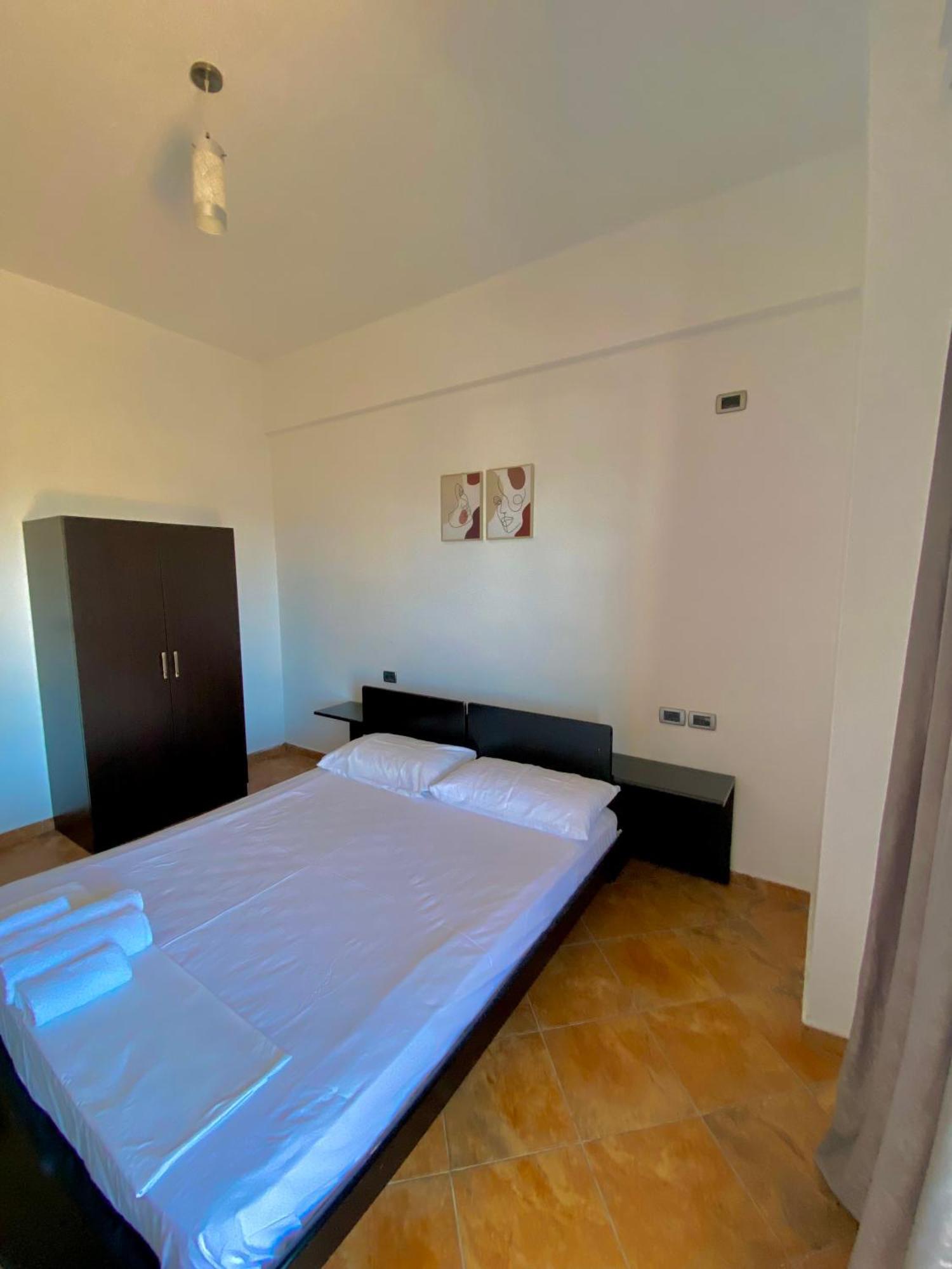 El Rio Apartments Sarande Bagian luar foto
