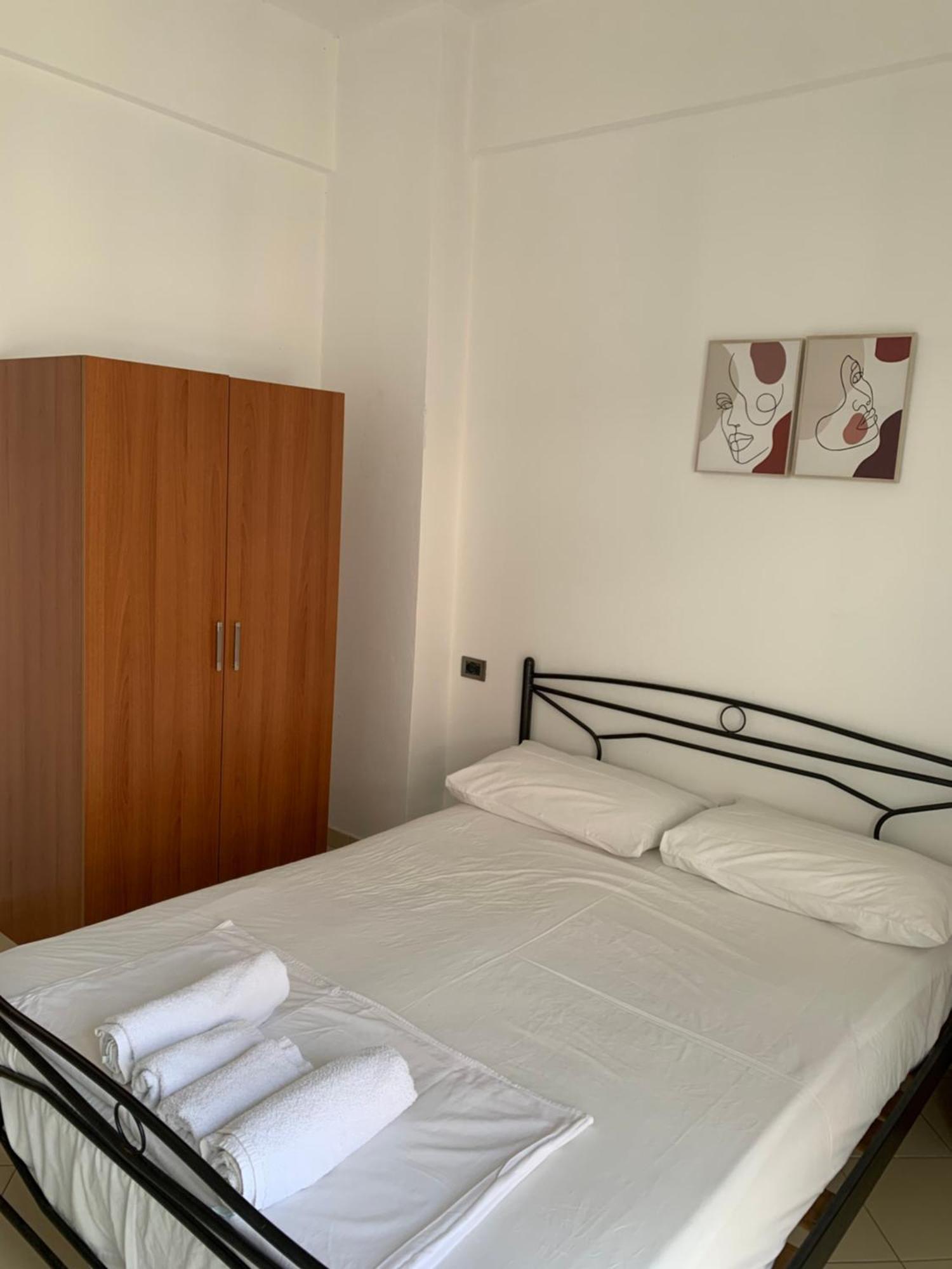 El Rio Apartments Sarande Bagian luar foto