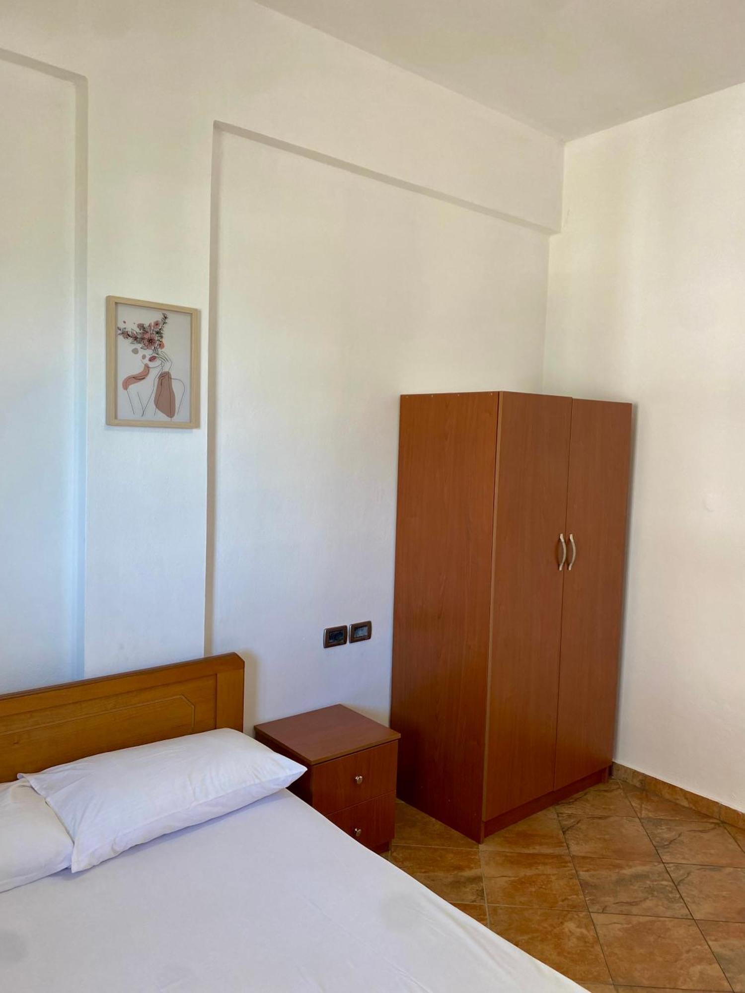 El Rio Apartments Sarande Bagian luar foto